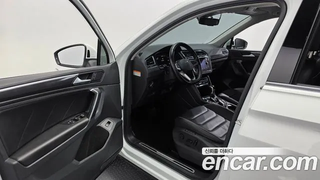 Volkswagen Tiguan Tiguan 2 поколение 2.0 TDI Premium — Фото автомобиля 9