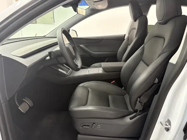 Tesla Model Y — Фото автомобиля 7