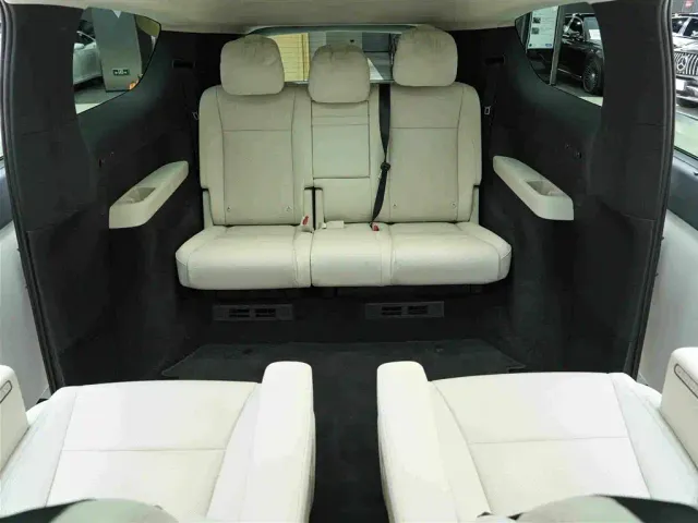 Li Auto MEGA — Фото автомобиля 17