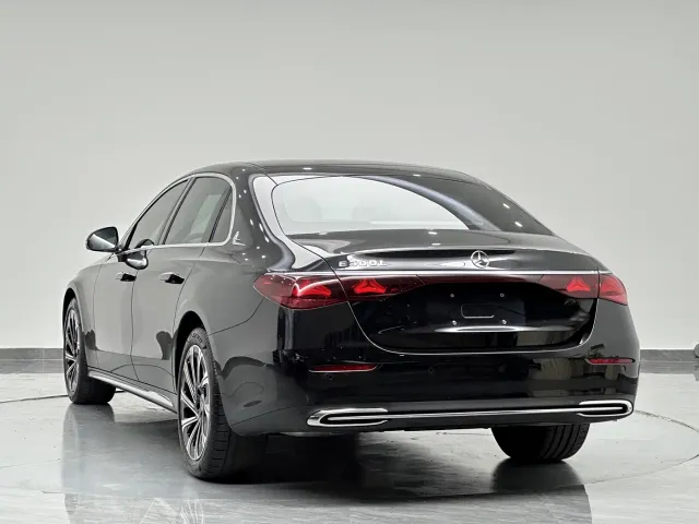 Mercedes-Benz E-Class — Фото автомобиля 6