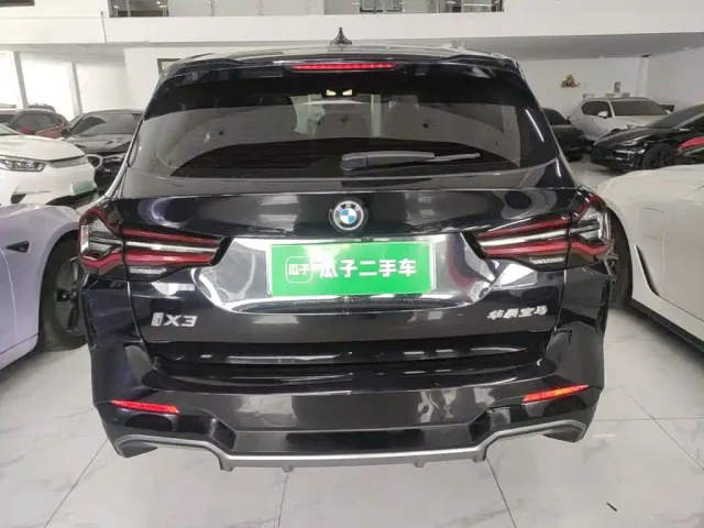 BMW iX3 — Фото автомобиля 5