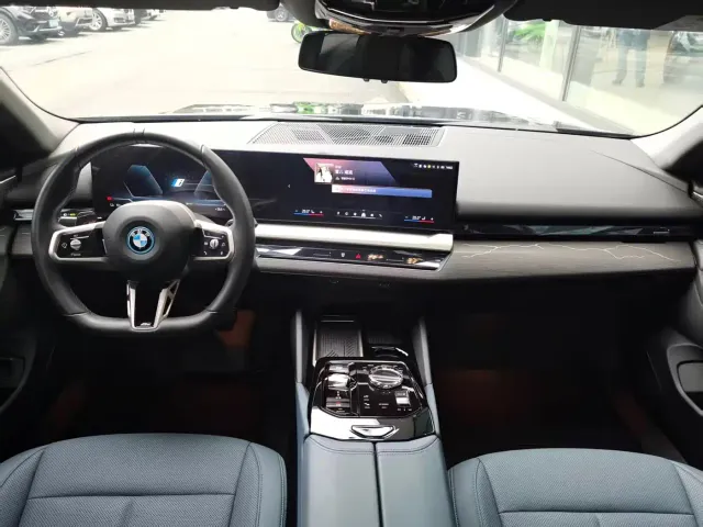 BMW i5 — Фото автомобиля 8