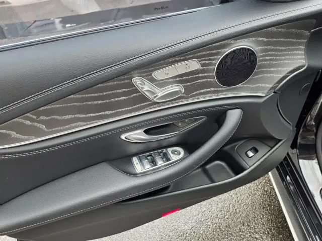 Mercedes-Benz E-Class — Фото автомобиля 18