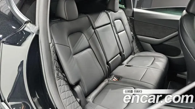 Tesla Model Y — Фото автомобиля 17