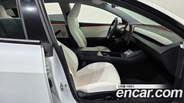 Tesla Model 3 — Фото автомобиля 10