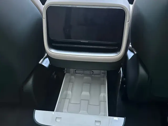 Xiaomi SU7 — Фото автомобиля 19