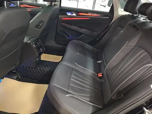 Volkswagen Passat — Фото автомобиля 16