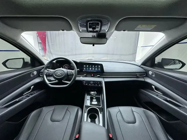 Hyundai Elantra — Фото автомобиля 11