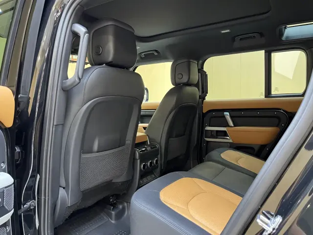 Land Rover Defender — Фото автомобиля 13