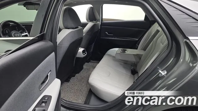 Hyundai AVANTE Avante (CN7) — Фото автомобиля 10