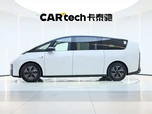 Li Auto MEGA — Фото автомобиля 11