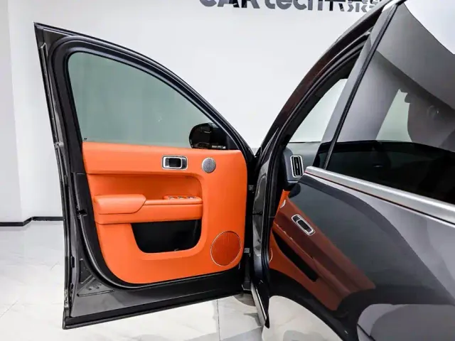 Li Auto L8 — Фото автомобиля 11