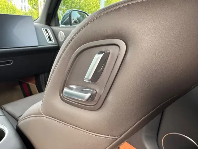 Li Auto L8 — Фото автомобиля 10