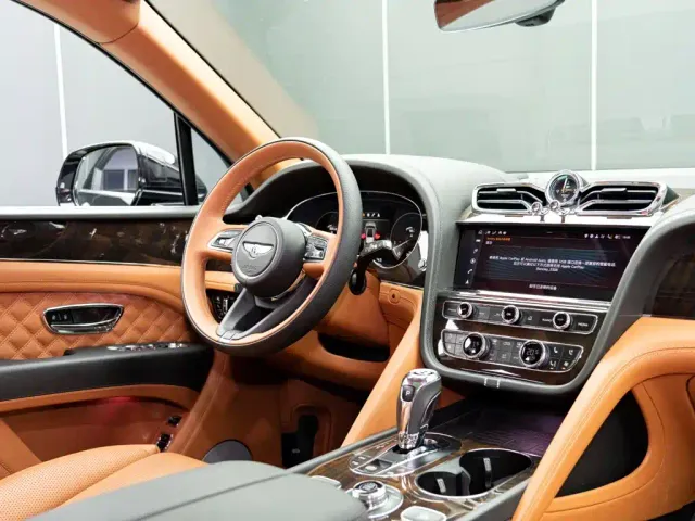 Bentley Bentayga — Фото автомобиля 18