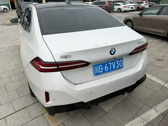 BMW 5 Series — Фото автомобиля 3