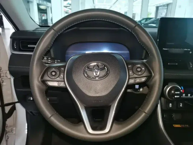 Toyota RAV4 — Фото автомобиля 10