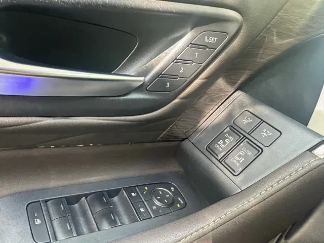 Toyota Vellfire — Фото автомобиля 10
