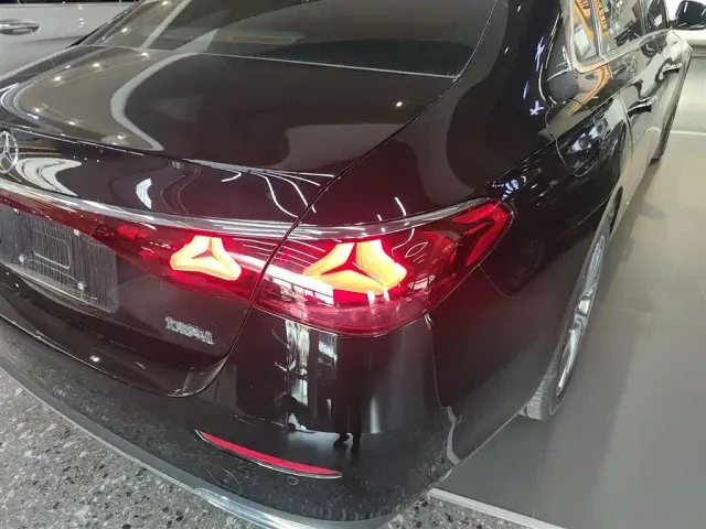 Mercedes-Benz E-Class — Фото автомобиля 23