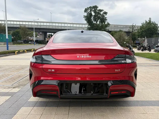 Xiaomi SU7 — Фото автомобиля 14