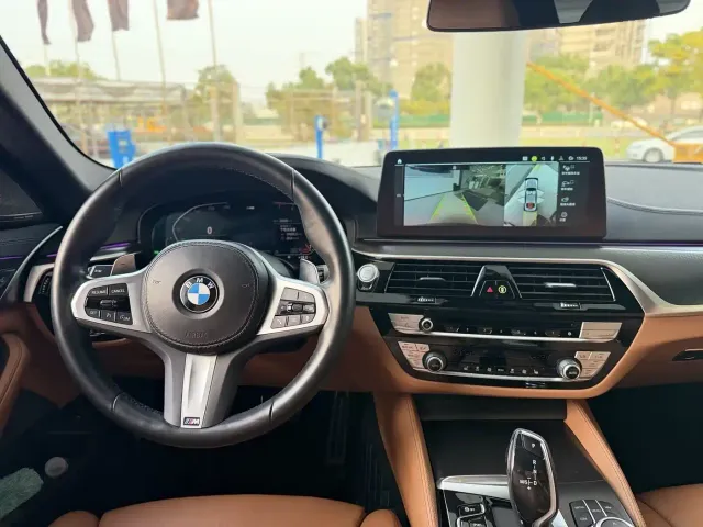 BMW 5 Series — Фото автомобиля 11