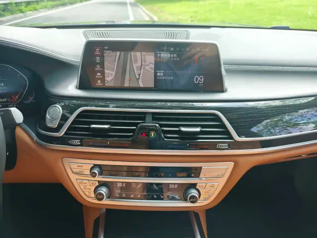 BMW 7 Series — Фото автомобиля 12