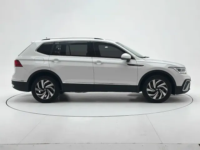 Volkswagen Tiguan L — Фото автомобиля 7