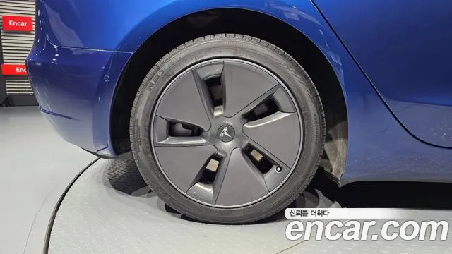 Tesla Model 3 — Фото автомобиля 5