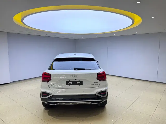 Audi Q2L — Фото автомобиля 5