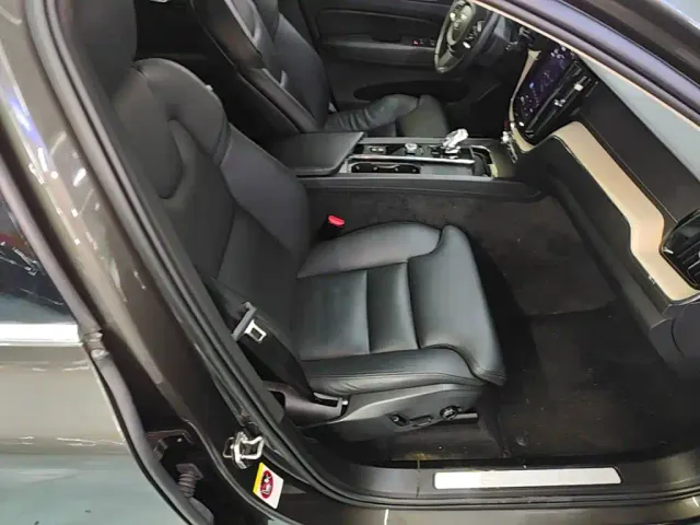 Volvo XC60 — Фото автомобиля 24
