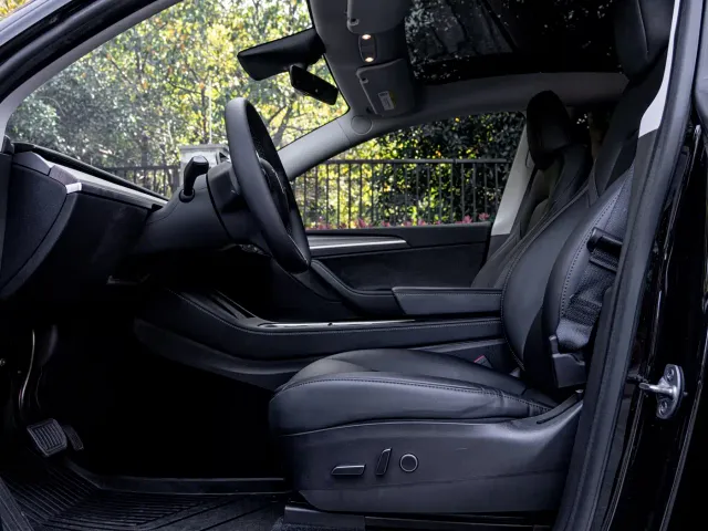 Tesla Model Y — Фото автомобиля 7