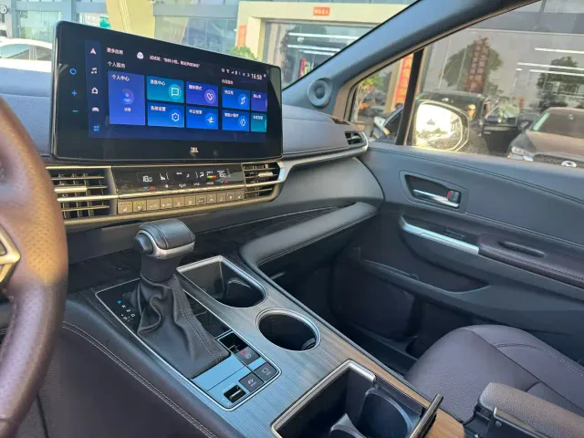 Toyota Sienna — Фото автомобиля 5