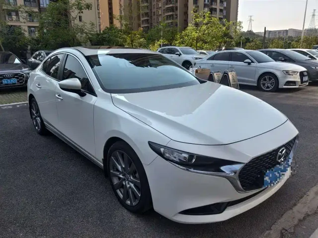 Mazda Axela — Фото автомобиля 5