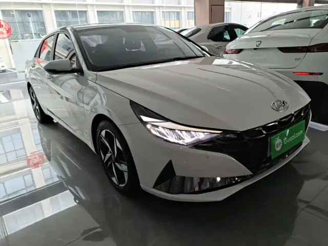 Hyundai Elantra — Фото автомобиля 3