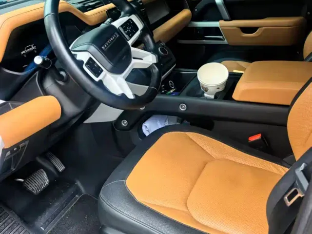 Land Rover Defender — Фото автомобиля 6