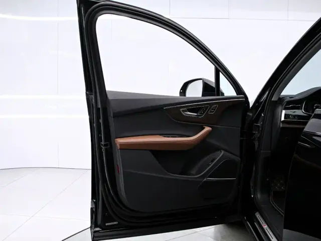 Audi Q7 — Фото автомобиля 12