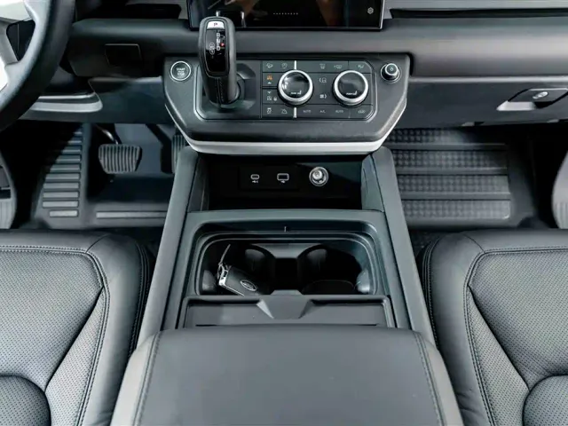 Land Rover Defender — Фото автомобиля 19