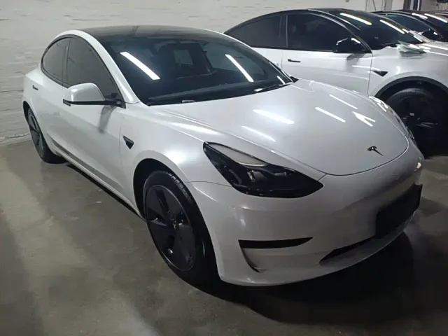 Tesla Model 3 — Фото автомобиля 3