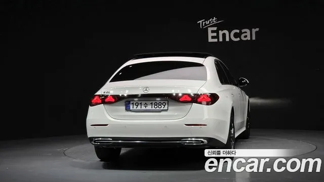 Mercedes-Benz E-Class — Фото автомобиля 4