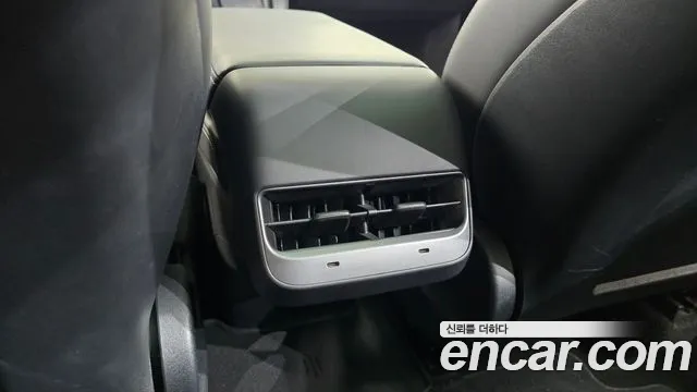 Tesla Model Y — Фото автомобиля 23