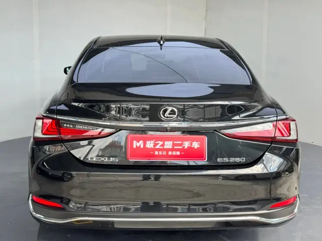 Lexus ES — Фото автомобиля 5