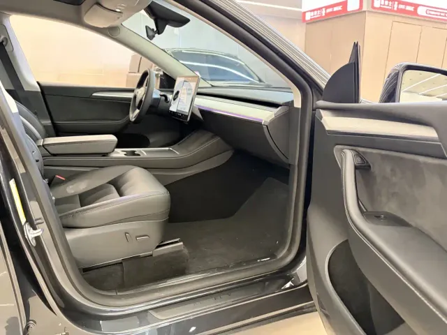 Tesla Model Y — Фото автомобиля 7