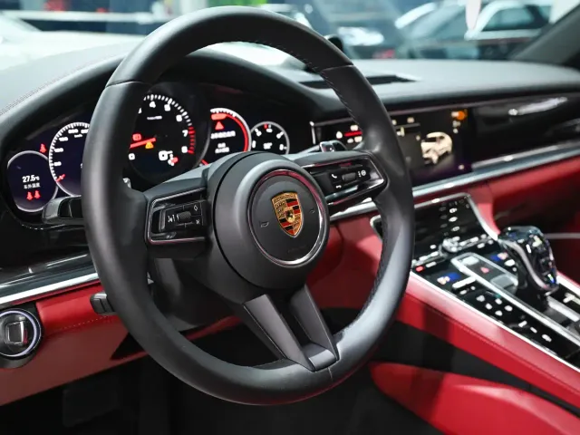 Porsche Panamera — Фото автомобиля 12