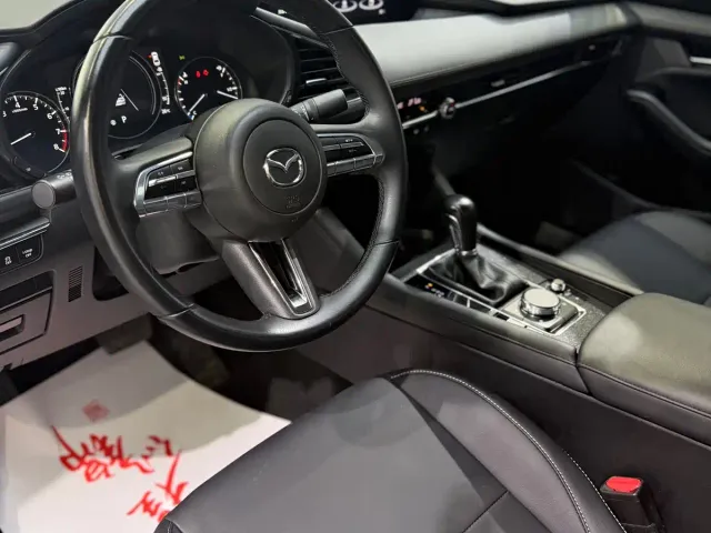 Mazda Axela — Фото автомобиля 12