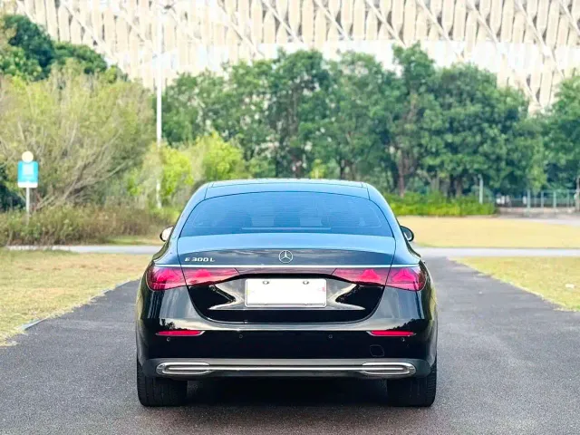 Mercedes-Benz E-Class — Фото автомобиля 8