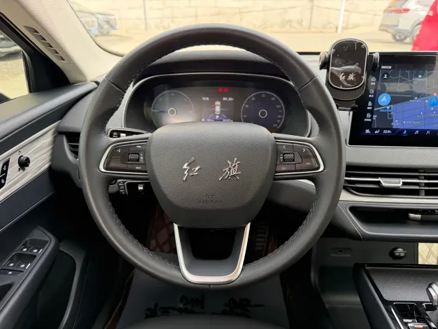 Hongqi E-QM5 — Фото автомобиля 11