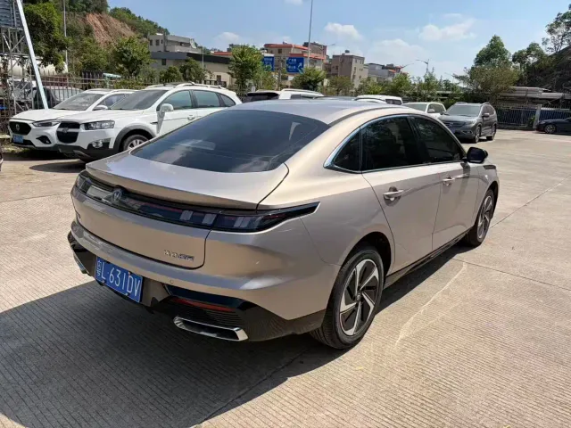 Changan Eado — Фото автомобиля 10