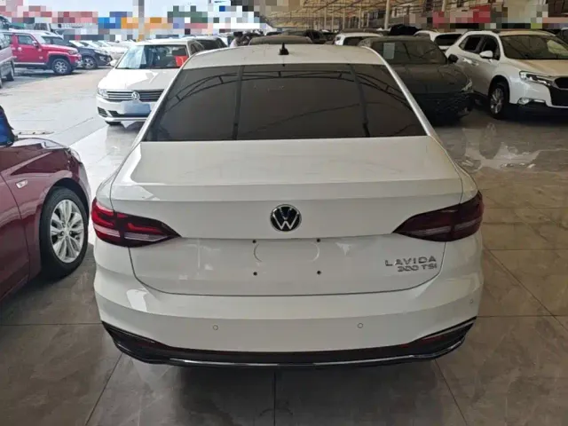 Volkswagen Lavida — Фото автомобиля 5