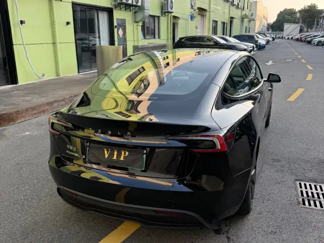 Tesla Model 3 — Фото автомобиля 6