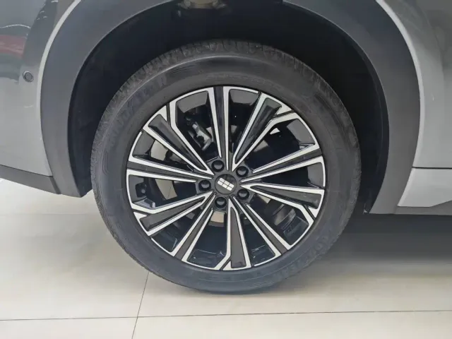Geely Galaxy Starship 7 EM-i — Фото автомобиля 22