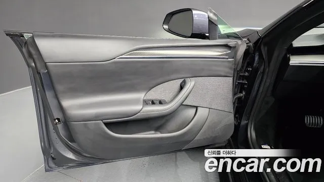 Tesla Model S — Фото автомобиля 13